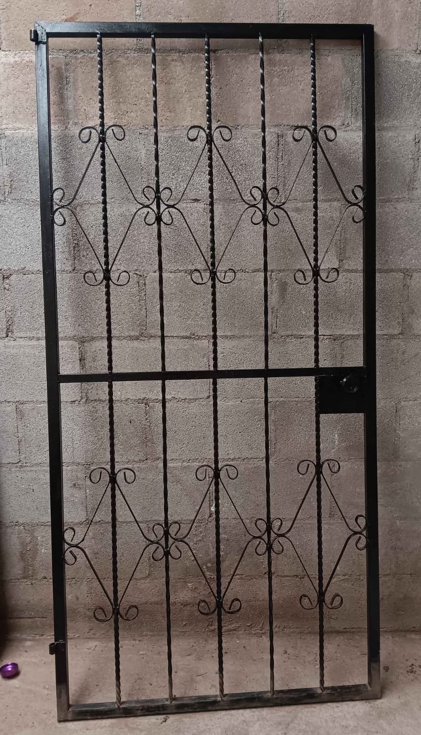 Diseño de Reja Artística color Negro