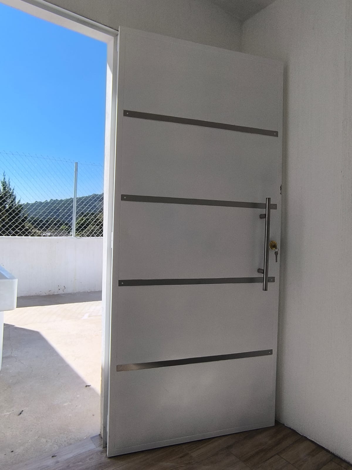 Diseño Minimalista Con Detalles en acero Inoxidable