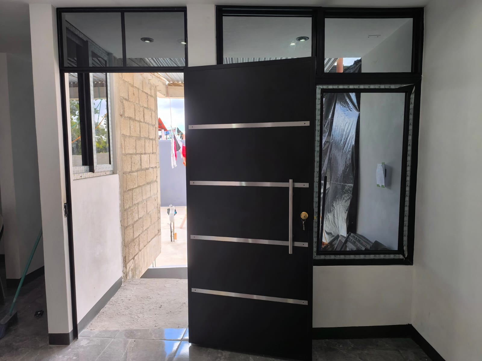 Diseño Minimalista Con Detalles en acero Inoxidable