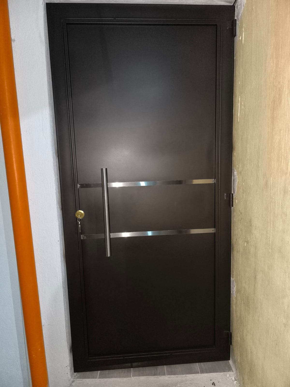 Diseño Minimalista Con Detalles en acero Inoxidable